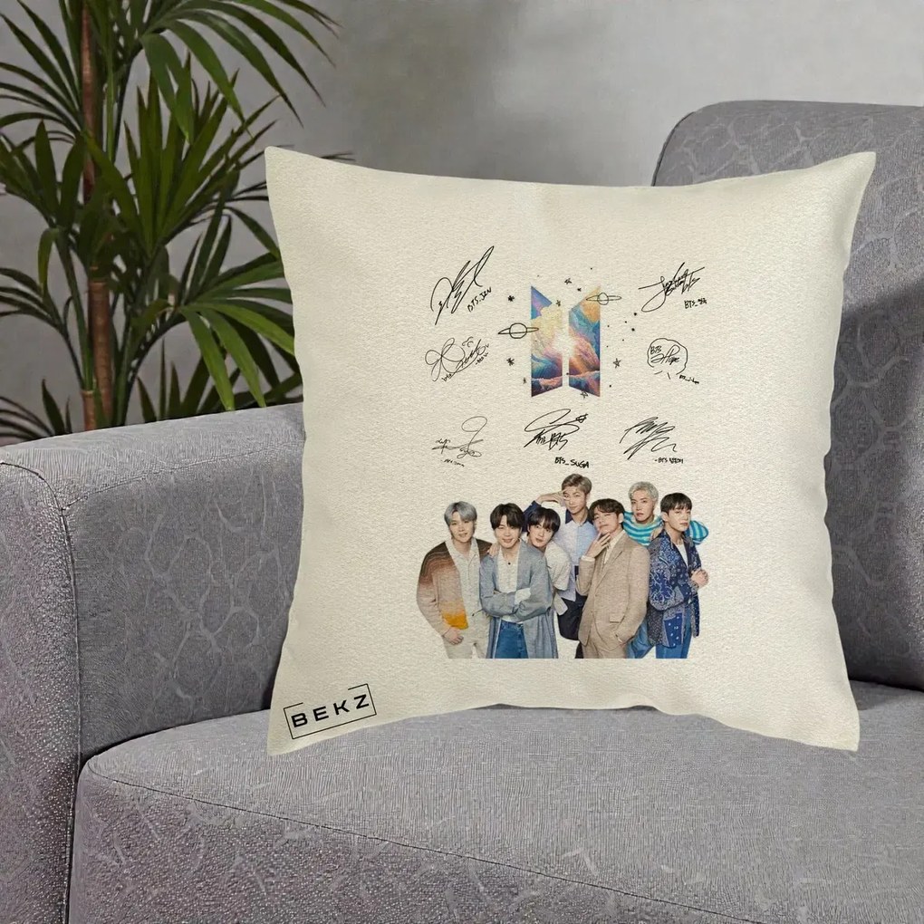 Perna Personalizata K-pop BTS Autografe Toti Membrii Fotografie, 40x40 cm, Ecru, Husa Detasabila, Perna Inclusa, BEKZ®