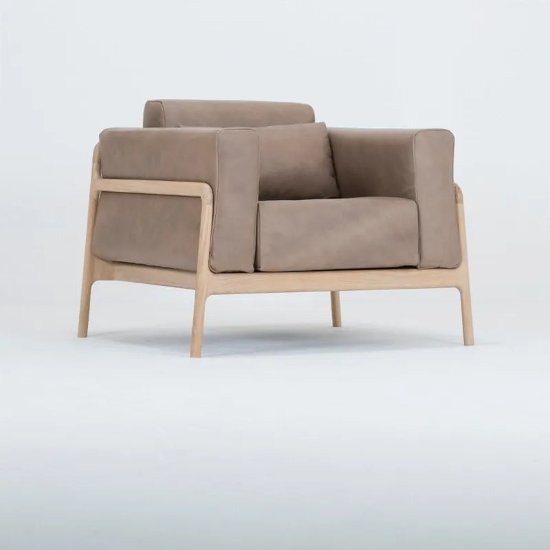 Fotoliu din piele bovină cu structură din lemn masiv de stejar Gazzda Fawn, maro deschis