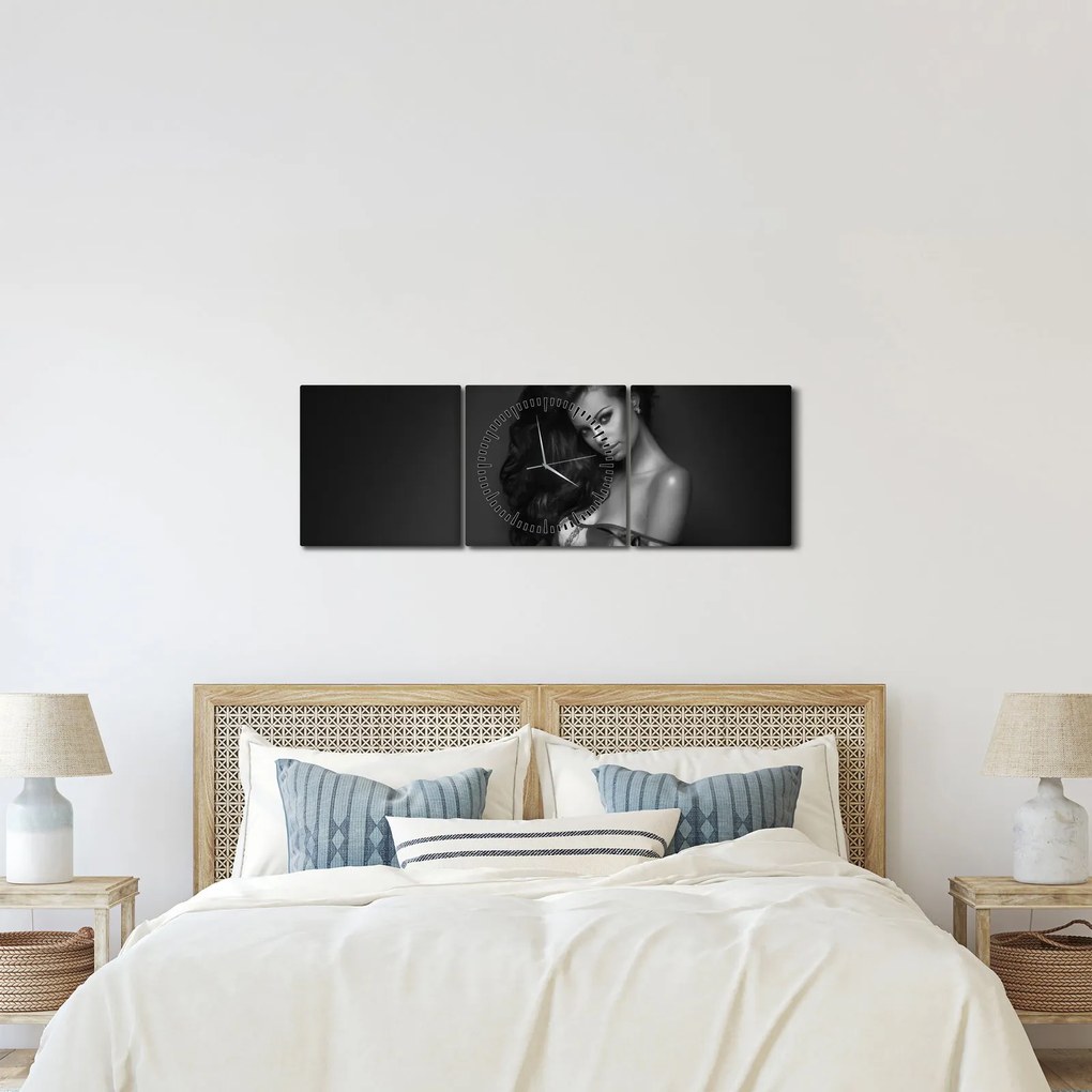 Tablou - Portretul unei femei seducătoare, alb-negru (cu ceas) (90x30 cm)