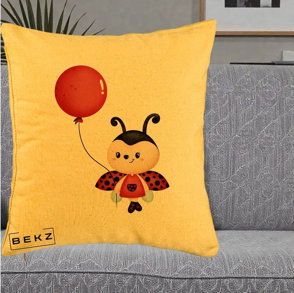 Perna Decorativa Buburuza cu Balon Rosu, 40x40 cm, Galben, Husa Detasabila, Perna Inclusa, BEKZ®