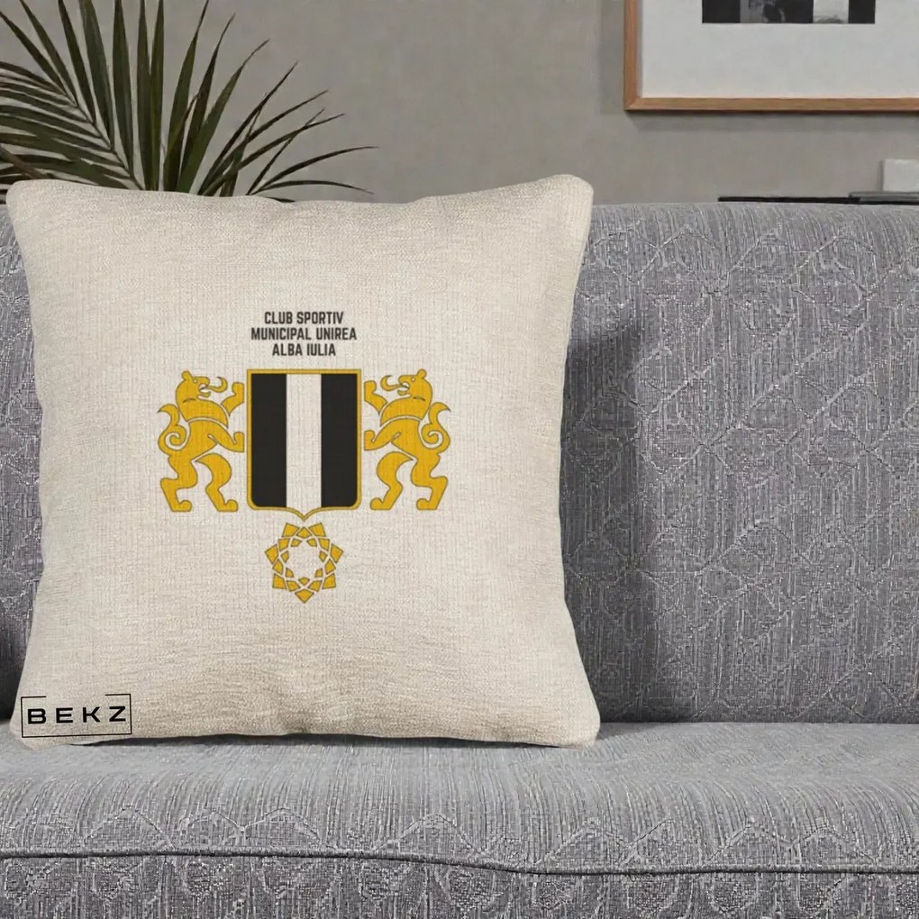 Perna Personalizata CSM Unirea Alba Iulia Fotbal, 40x40 cm, Bej Canapea, Husa Detasabila, Perna Inclusa, BEKZ®
