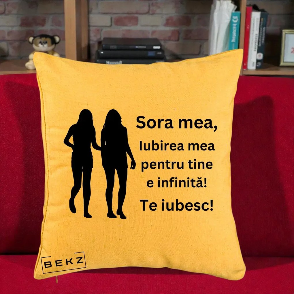 Cadou pentru Sora - Perna Personalizata Sora Mea Te Iubesc Siluete Negre Tinand Maini, 40x40 cm, Galben, Husa Detasabila, Perna Inclusa, BEKZ®