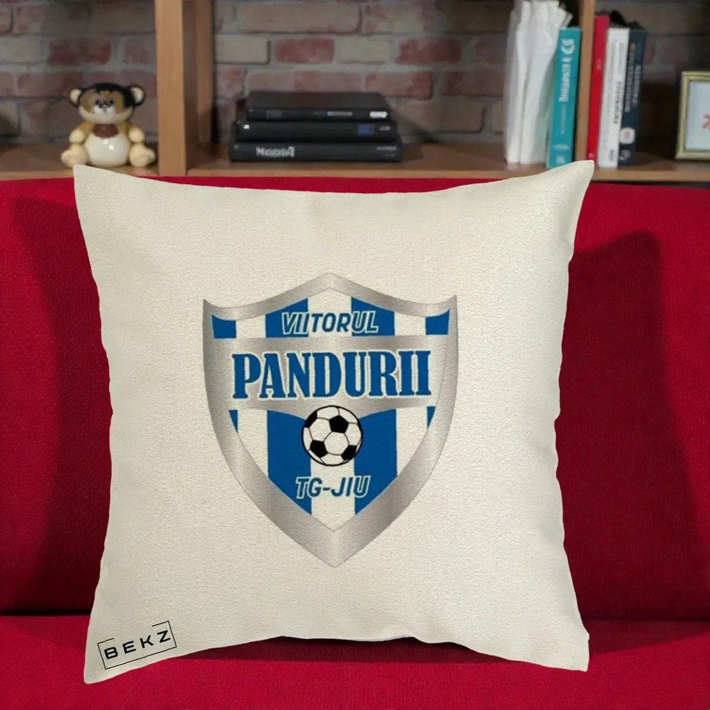 Perna Personalizata Pandurii Targu Jiu Fotbal, 40x40 cm, Ecru, Husa Detasabila, Perna Inclusa, BEKZ®