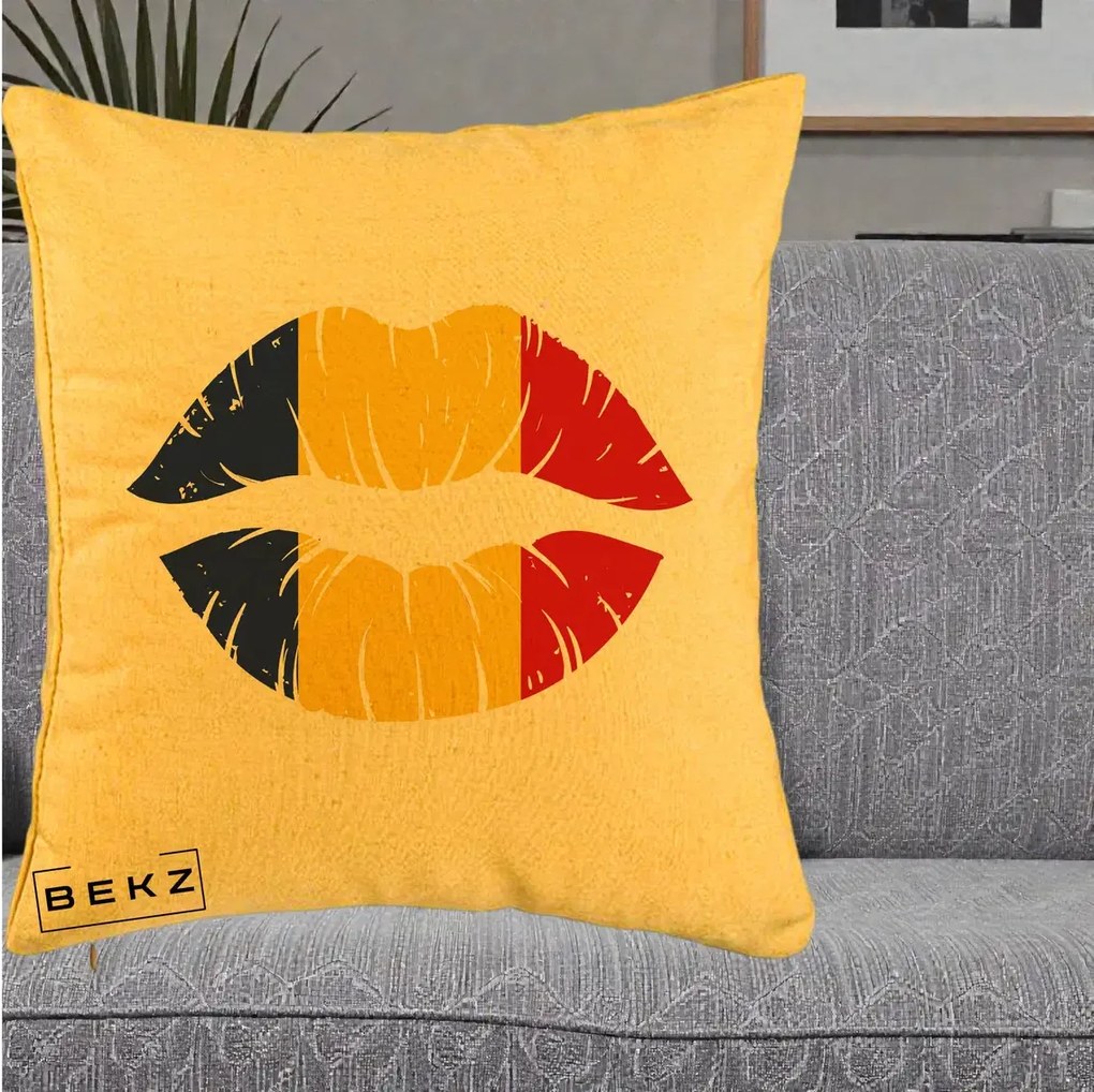 Perna Personalizata Buze Tricolor Romania, 40x40 cm, Galben, Husa Detasabila, Perna Inclusa, BEKZ®