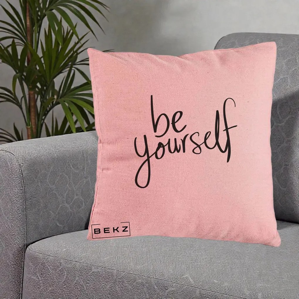 Perna Decorativa Be Yourself Caligrafie Neagra, 40x40 cm, Roz, Husa Detasabila, Perna Inclusa, BEKZ®