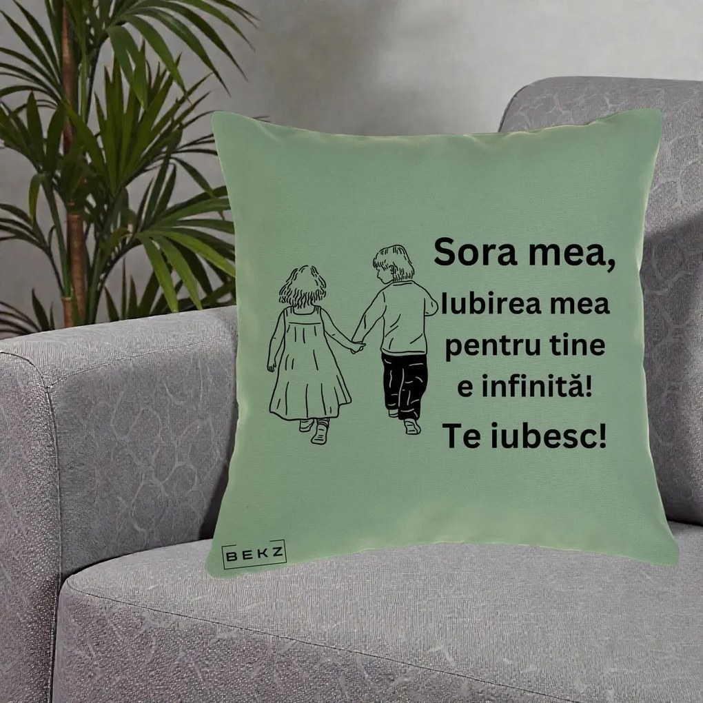 Cadou pentru Sora - Perna Personalizata Sora Mea Te Iubesc Copii Tinand Maini din Spate, 40x40 cm, Verde, Husa Detasabila, Perna Inclusa, BEKZ®