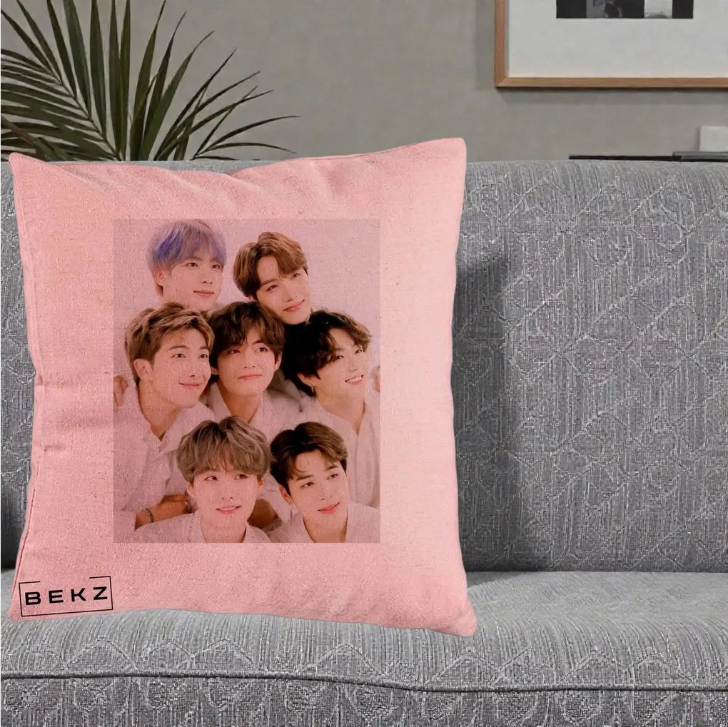 Perna Personalizata K-pop BTS Foto Grup Fete Albe, 40x40 cm, Roz, Husa Detasabila, Perna Inclusa, BEKZ®