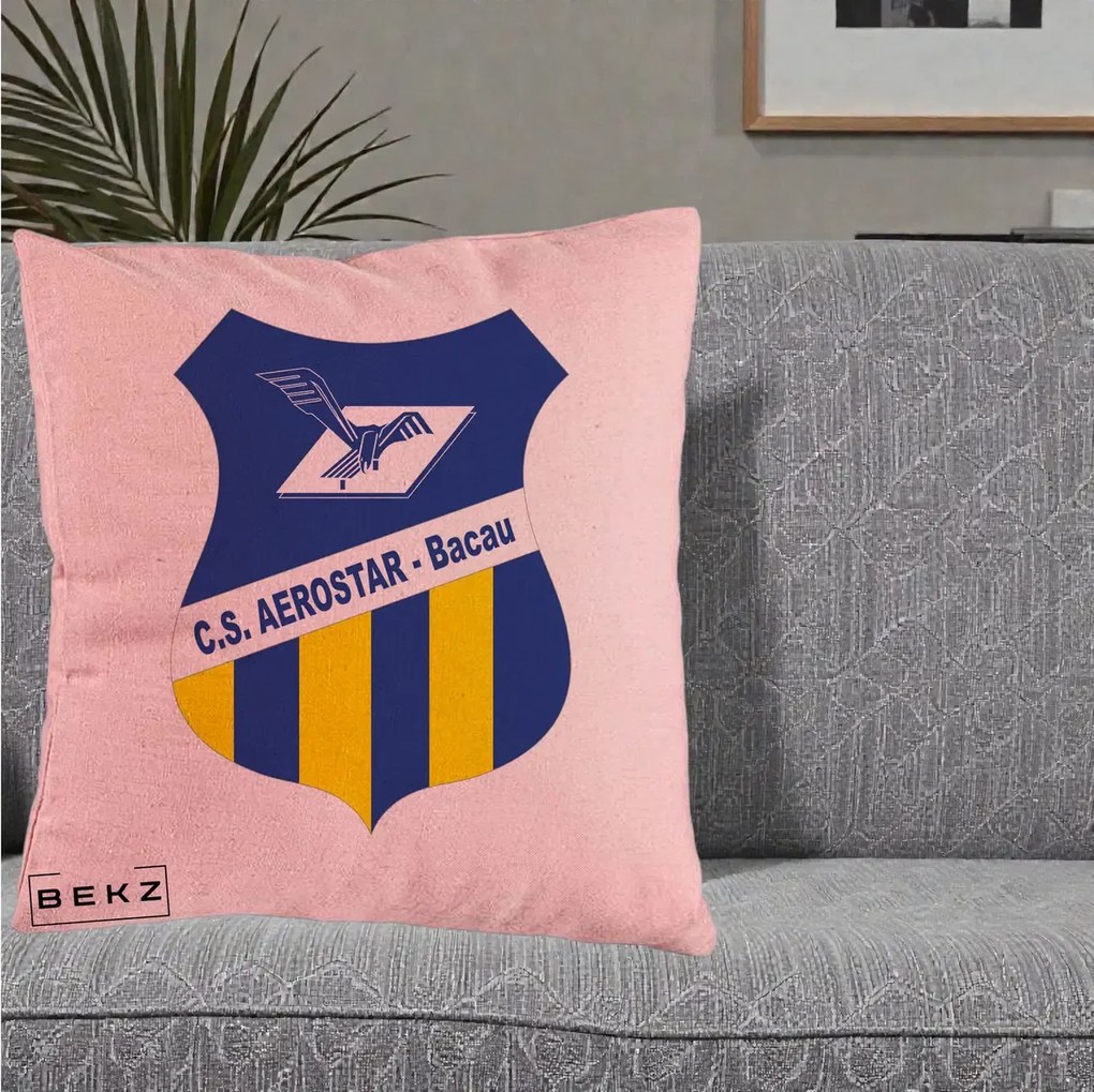 Perna Personalizata CS Aerostar Bacau Fotbal, 40x40 cm, Roz, Husa Detasabila, Perna Inclusa, BEKZ®