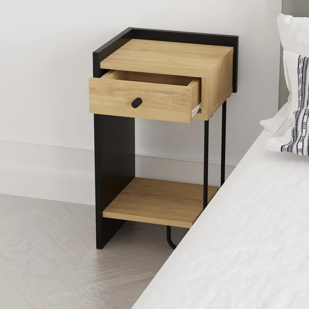 Noptieră neagră/în culoare naturală cu rafturi cu aspect de lemn de stejar Mercure – Marckeric