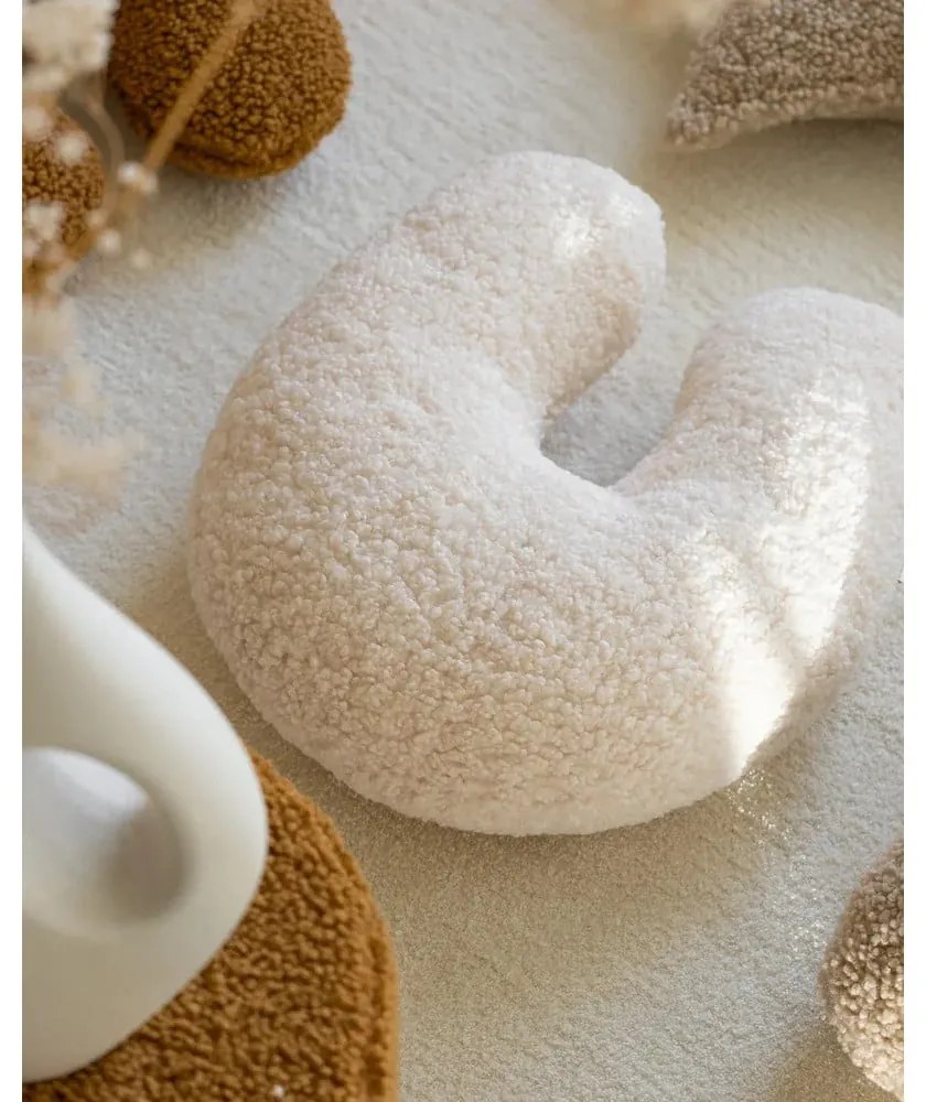 Pernă decorativă pentru copii crem cu tapițerie din țesătură bouclé U – Wigiwama