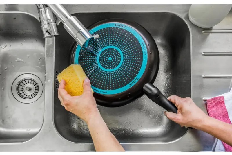 Tigaie Tefal B5670553, 26 cm, Thermo-Signal, Thermo-Spot, strat de titan, negru