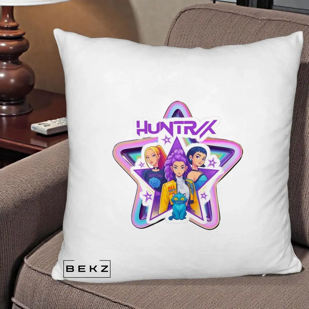 Perna Personalizata K-pop HUNTRX Trio Stea cu Pisica, 40x40 cm, Alb Pufos, Husa Detasabila, Perna Inclusa, BEKZ®