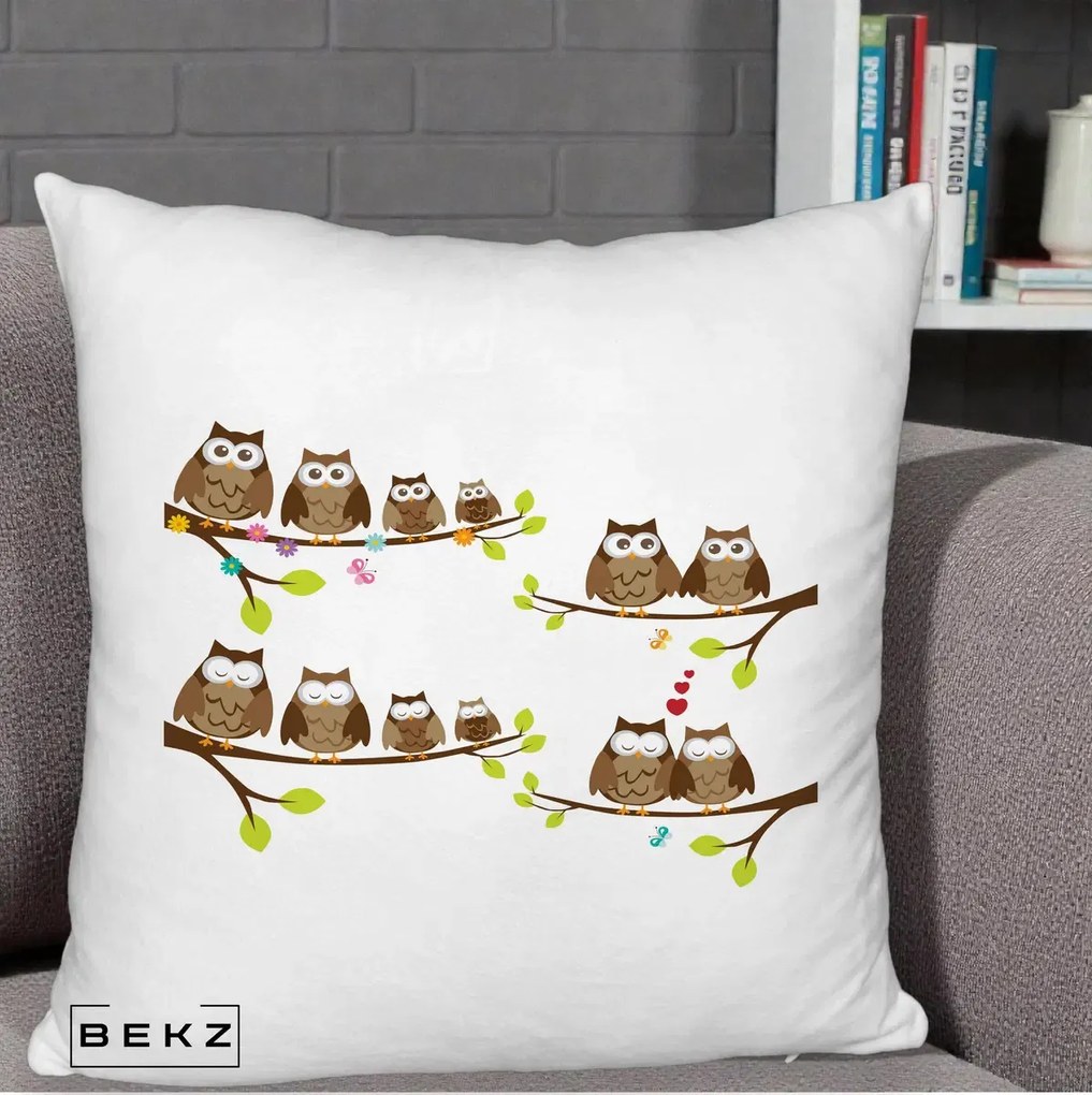 Perna Decorativa Familie de Bufnite pe Ramuri, 40x40 cm, Alb Pufos, Husa Detasabila, Perna Inclusa, BEKZ®