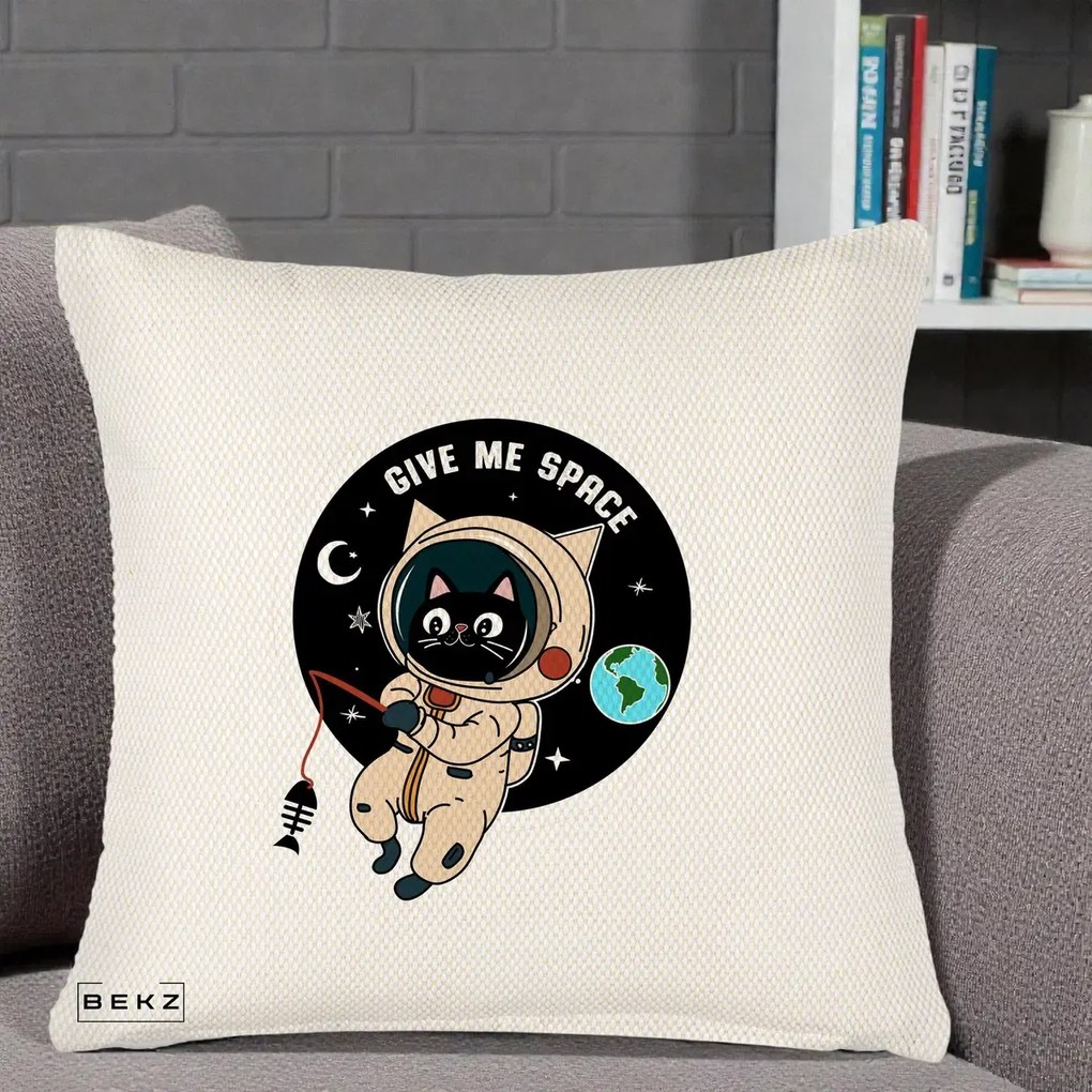 Perna Decorativa Give Me Space Pisica Astronaut, 40x40 cm, Crem Reliefat, Husa Detasabila, Perna Inclusa, BEKZ®