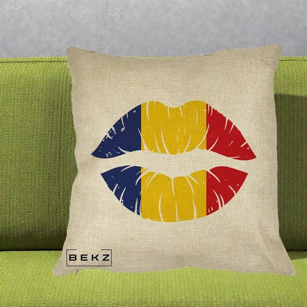 Perna Personalizata Buze Tricolor Romania, 40x40 cm, Crem, Husa Detasabila, Perna Inclusa, BEKZ®