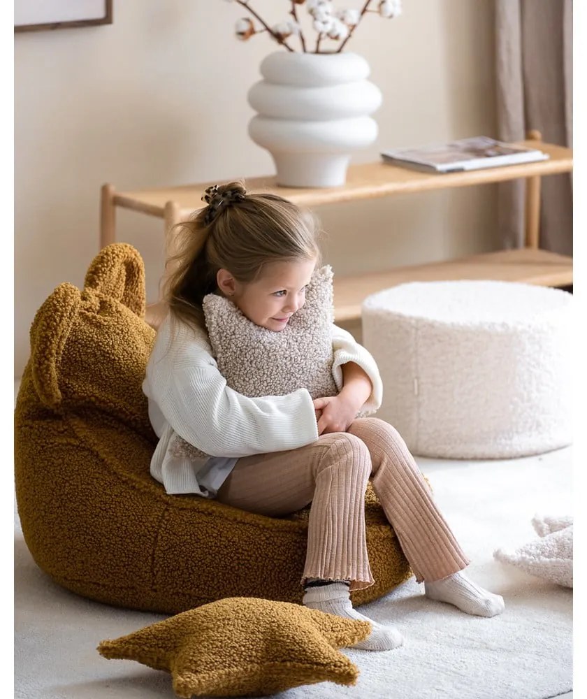 Fotoliu puf pentru copii maro cu tapițerie din țesătură bouclé Bear – Wigiwama