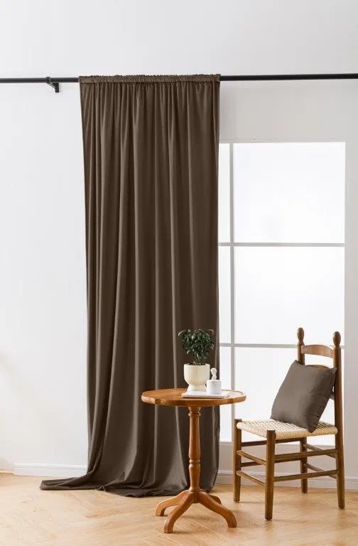 Draperie opaca maro VELVET 135x250 cm Sistem de agatare: Rejansa