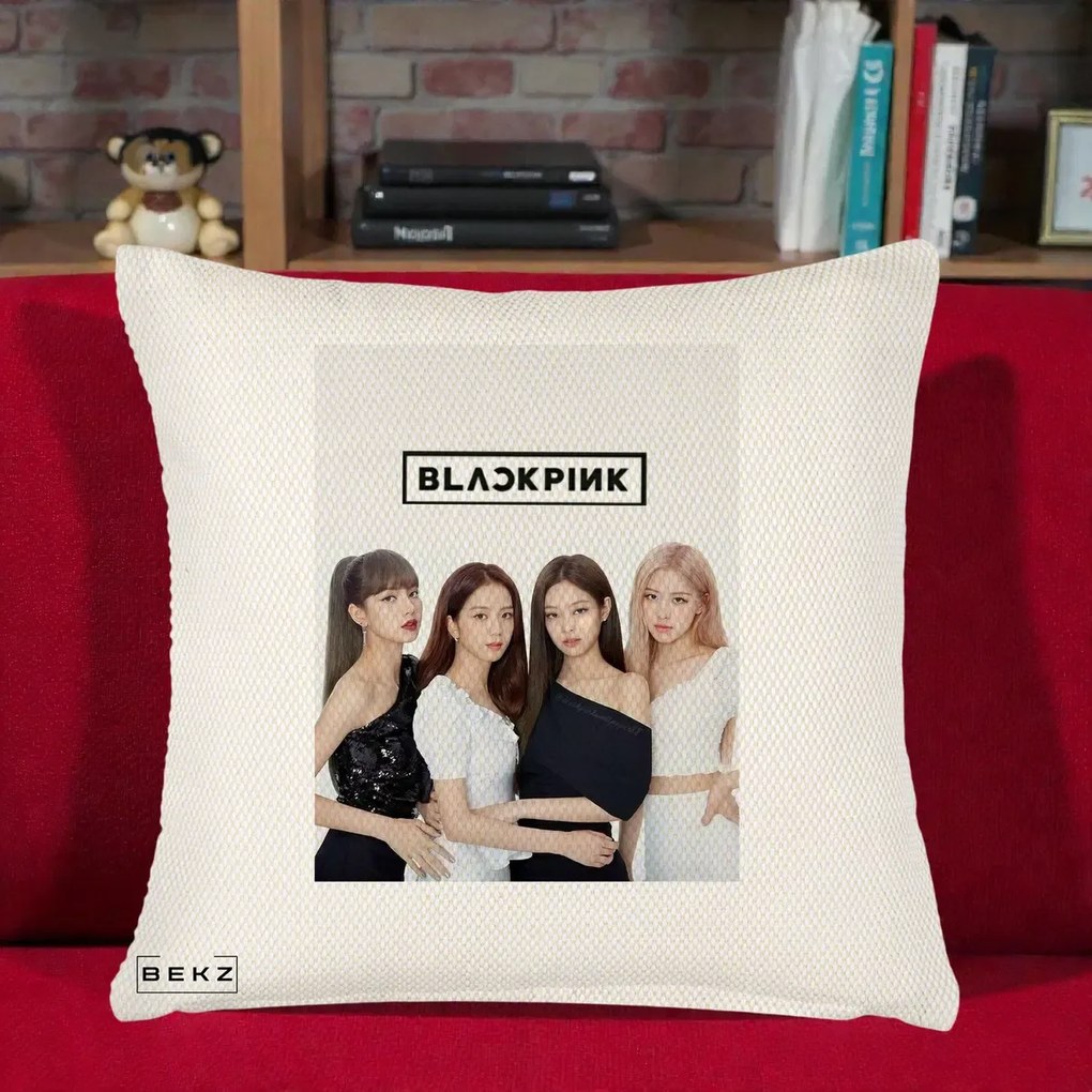 Perna Personalizata K-pop BLACKPINK Foto Grup-Negru, 40x40 cm, Crem Reliefat, Husa Detasabila, Perna Inclusa, BEKZ®