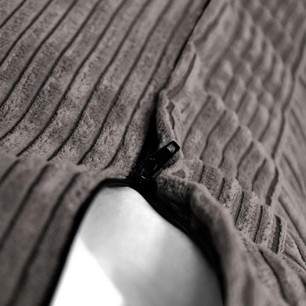 Fotoliu bean bag maro închis cu tapițerie din catifea reiată Seat Lounge – SLOWDOWN