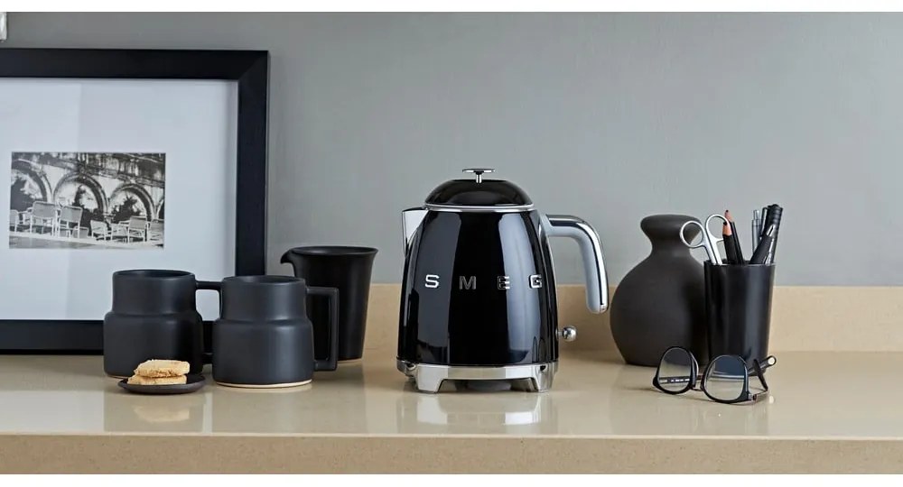 Ceainic electric negru din oțel inoxidabil 800 ml Retro Style – SMEG