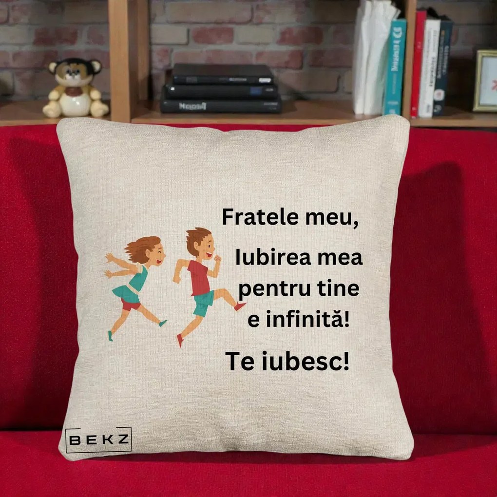 Cadou pentru Frate - Perna Personalizata Fratele Meu Te Iubesc Copii Alergand Colorat, 40x40 cm, Bej Canapea, Husa Detasabila, Perna Inclusa, BEKZ®