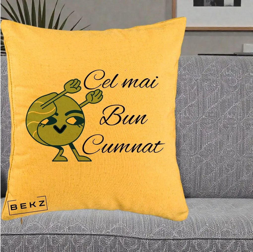 Cadou pentru Cumnat - Perna Personalizata Cel mai Bun Cumnat cu Personaj Funny Verde, 40x40 cm, Galben, Husa Detasabila, Perna Inclusa, BEKZ®