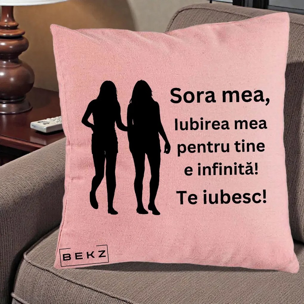 Cadou pentru Sora - Perna Personalizata Sora Mea Te Iubesc Siluete Negre Tinand Maini, 40x40 cm, Roz, Husa Detasabila, Perna Inclusa, BEKZ®