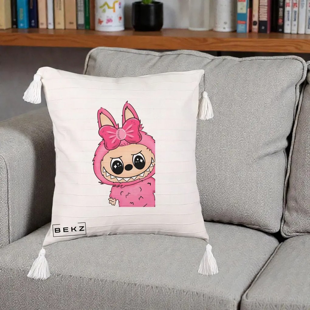 Perna Personalizata Labubu Roz cu Funda, 40x40 cm, Bej cu Franjuri, Husa Detasabila, Perna Inclusa, BEKZ®
