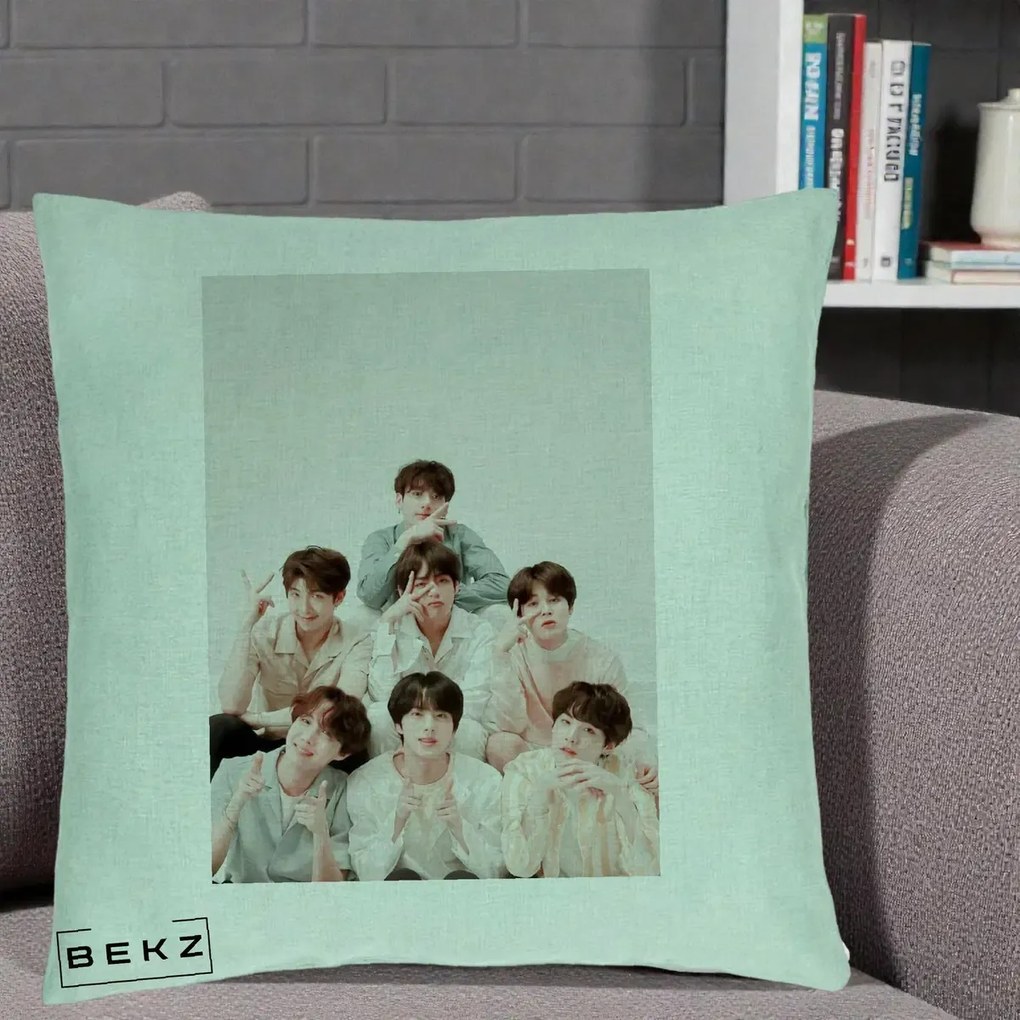Perna Personalizata K-pop BTS Foto Grup Pastel, 40x40 cm, Verde Menta, Husa Detasabila, Perna Inclusa, BEKZ®