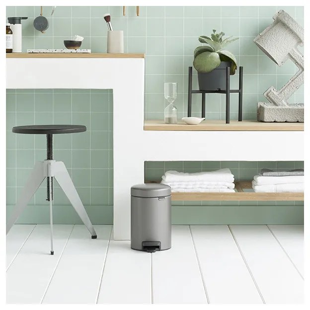 Cos de gunoi cu pedala Brabantia NewIcon 648999, 3 L, Inchidere lina, Baza antiderapanta, Gri