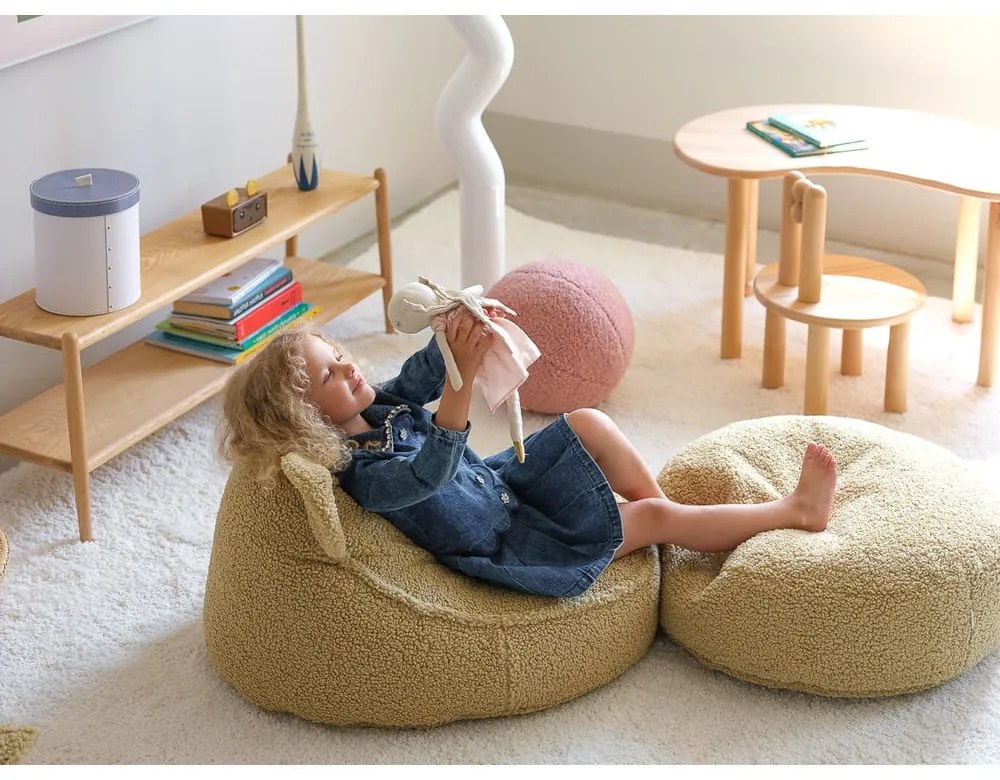 Fotoliu puf pentru copii verde cu tapițerie din țesătură bouclé Bear – Wigiwama