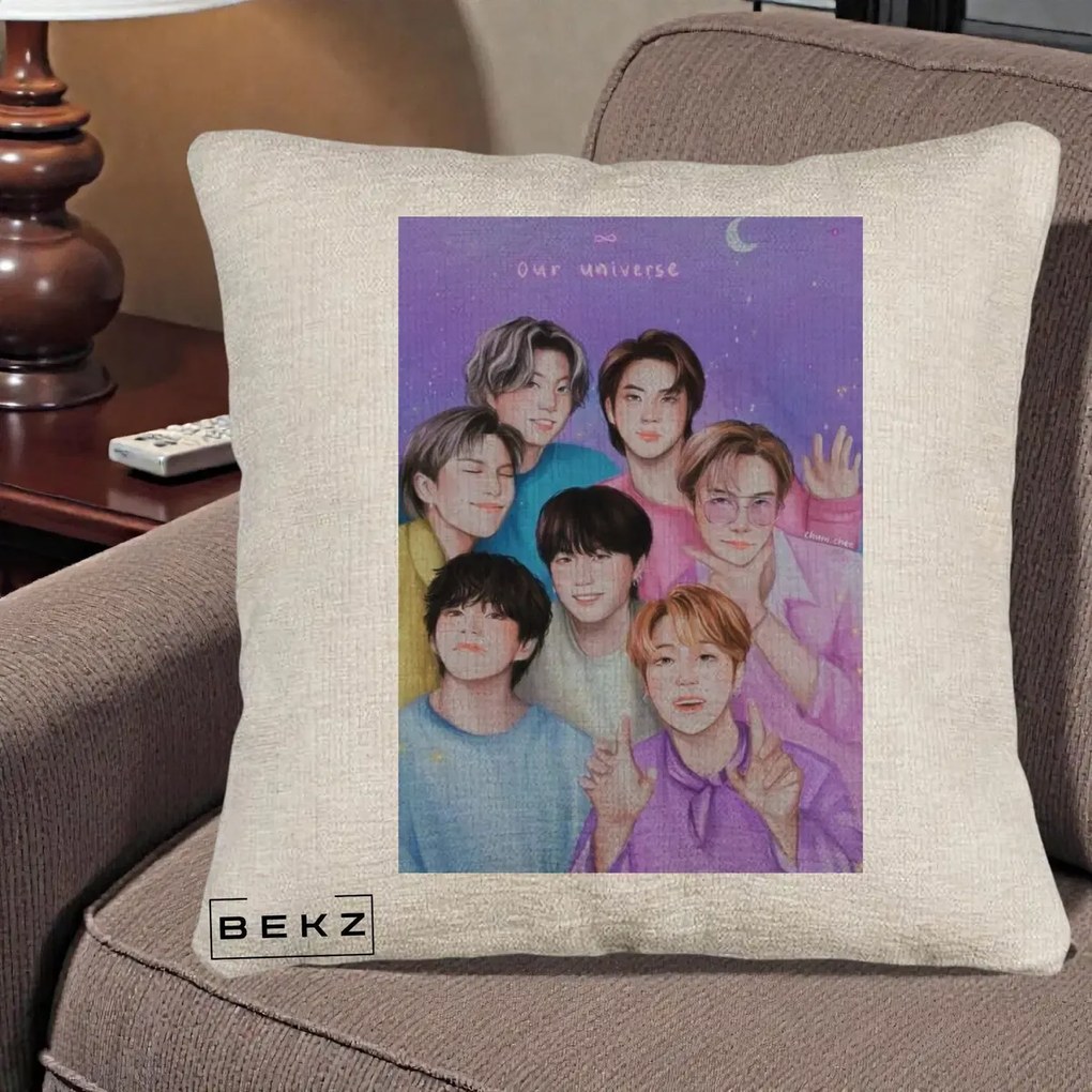 Perna Personalizata K-pop BTS Our Universe Fanart Violet Pastel, 40x40 cm, Bej Canapea, Husa Detasabila, Perna Inclusa, BEKZ®