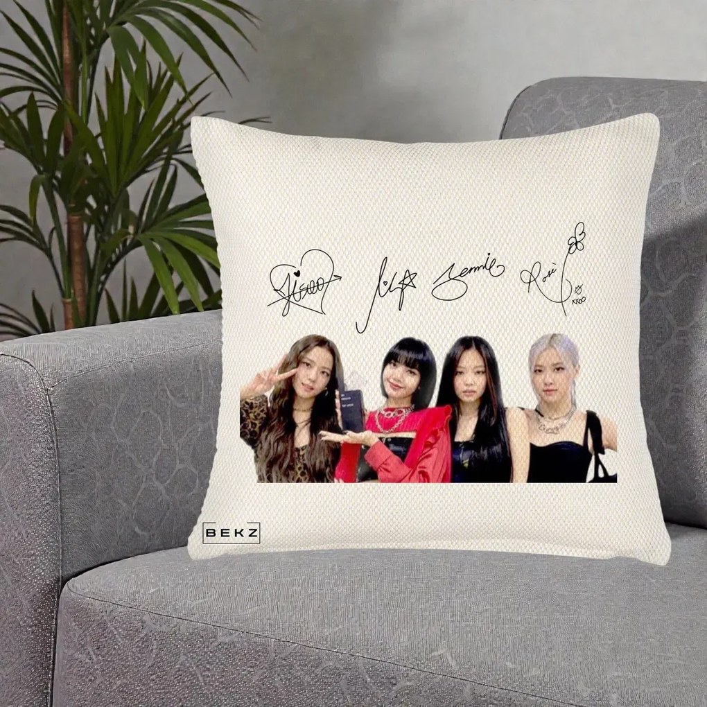 Perna Personalizata K-pop BLACKPINK Semnaturi, 40x40 cm, Crem Reliefat, Husa Detasabila, Perna Inclusa, BEKZ®