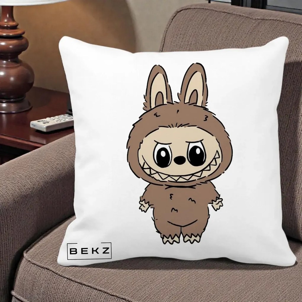Perna Personalizata Labubu Maro Natural Solo, 40x40 cm, Alba Mata, Husa Detasabila, Perna Inclusa, BEKZ®