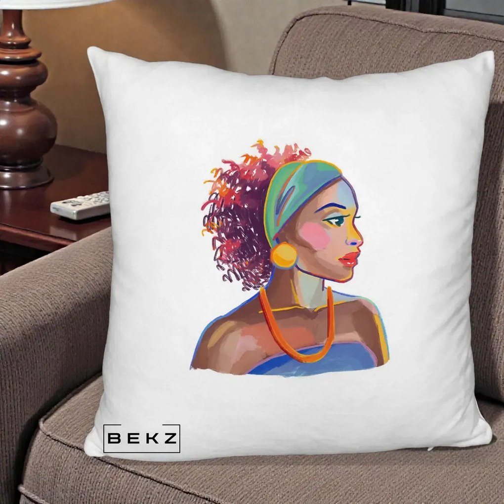 Perna Decorativa Portret Femeie Urbana Acuarela, 40x40 cm, Alb Pufos, Husa Detasabila, Perna Inclusa, BEKZ®