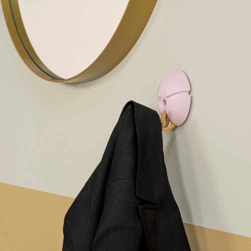 Cârlig roz deschis/auriu de montat pe perete din plastic Tick – Spinder Design