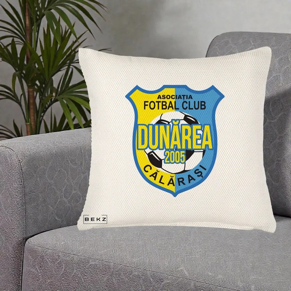 Perna Personalizata AFC Dunarea Calarasi 2005 Fotbal, 40x40 cm, Crem Reliefat, Husa Detasabila, Perna Inclusa, BEKZ®