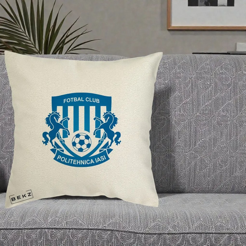 Perna Personalizata FC Politehnica Iasi Fotbal, 40x40 cm, Ecru, Husa Detasabila, Perna Inclusa, BEKZ®