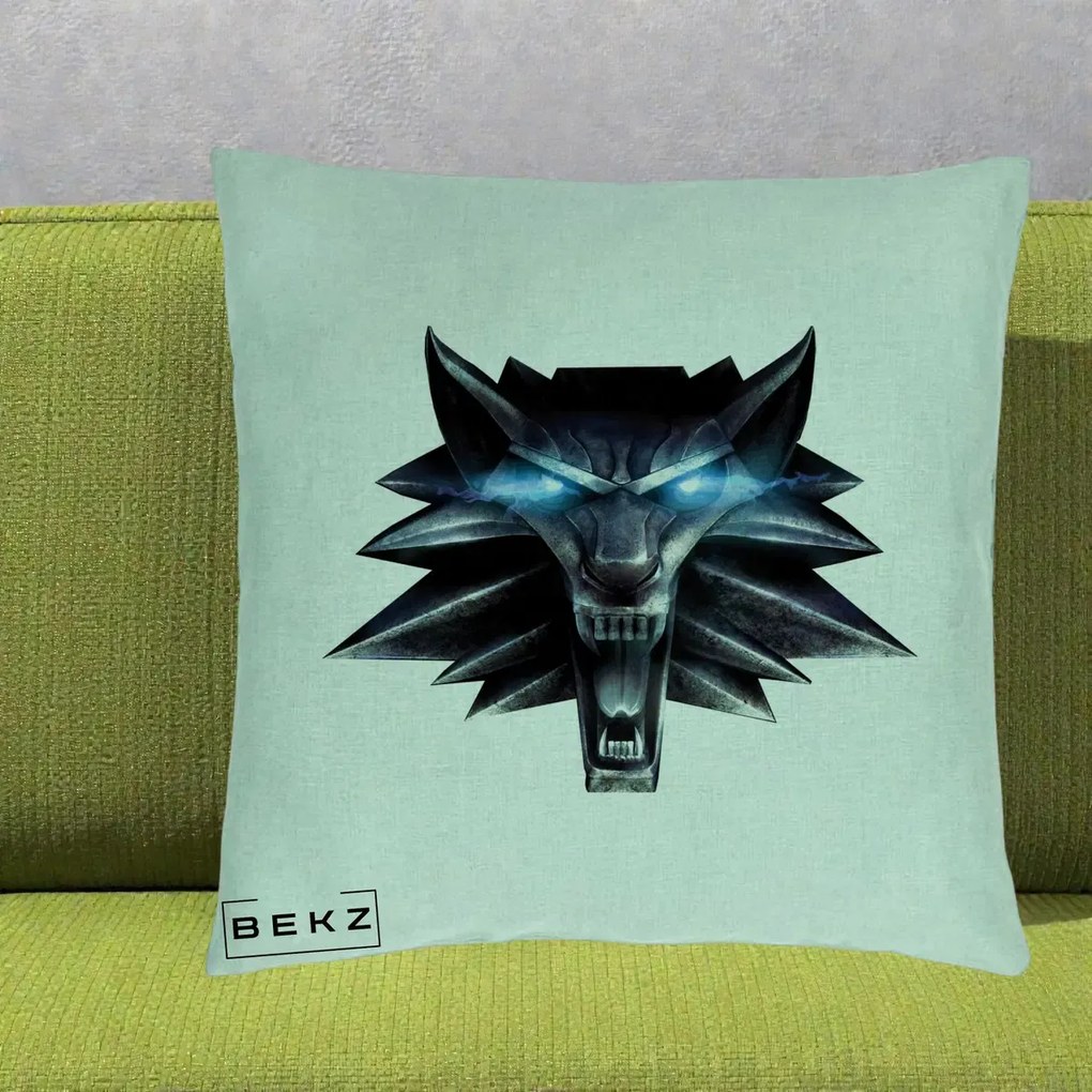 Perna Decorativa The Witcher Wolf Head, 40x40 cm, Verde Menta, Husa Detasabila, Perna Inclusa, BEKZ®
