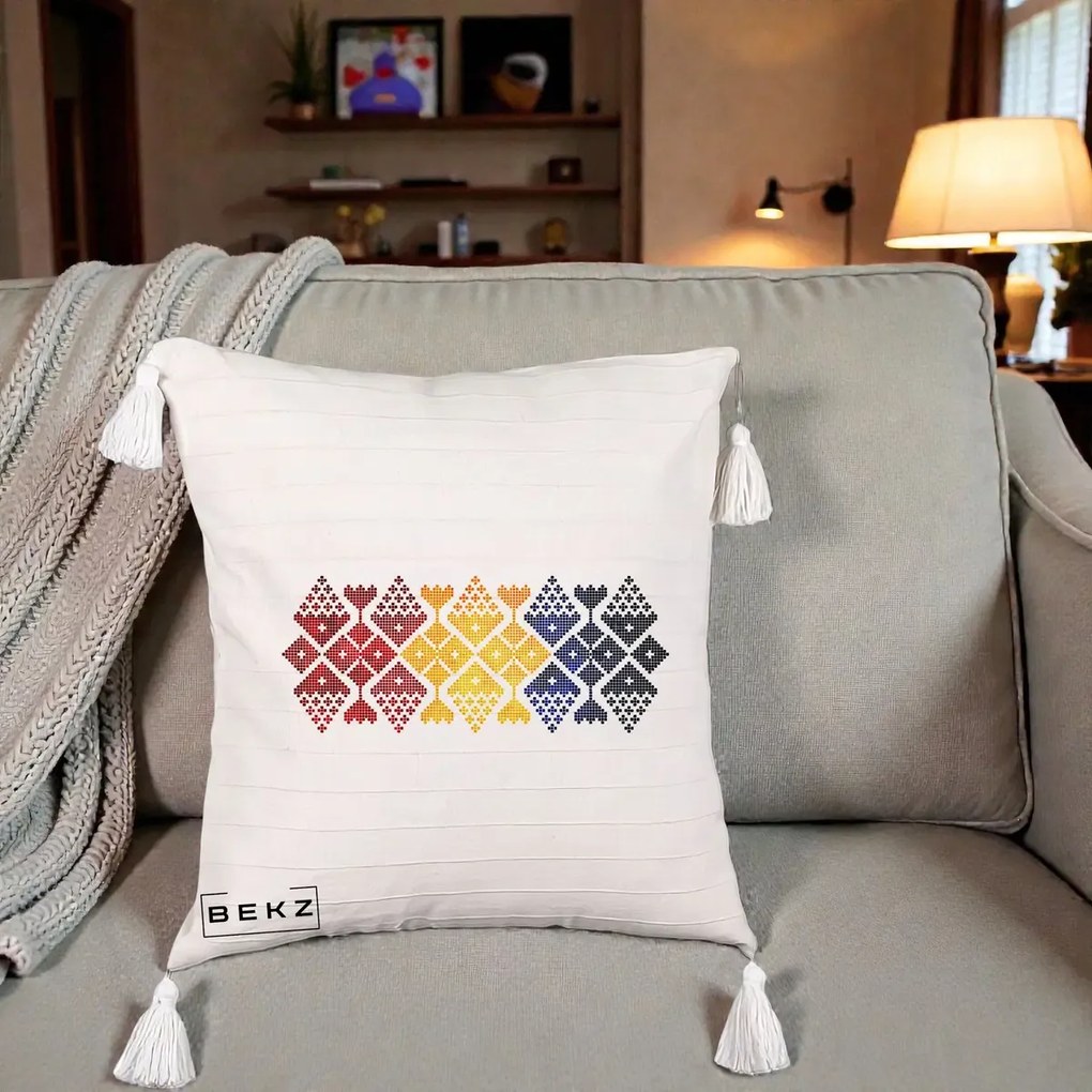 Perna Personalizata Motiv Tricolor Romanesc Broderie, 40x40 cm, Bej cu Franjuri, Husa Detasabila, Perna Inclusa, BEKZ®