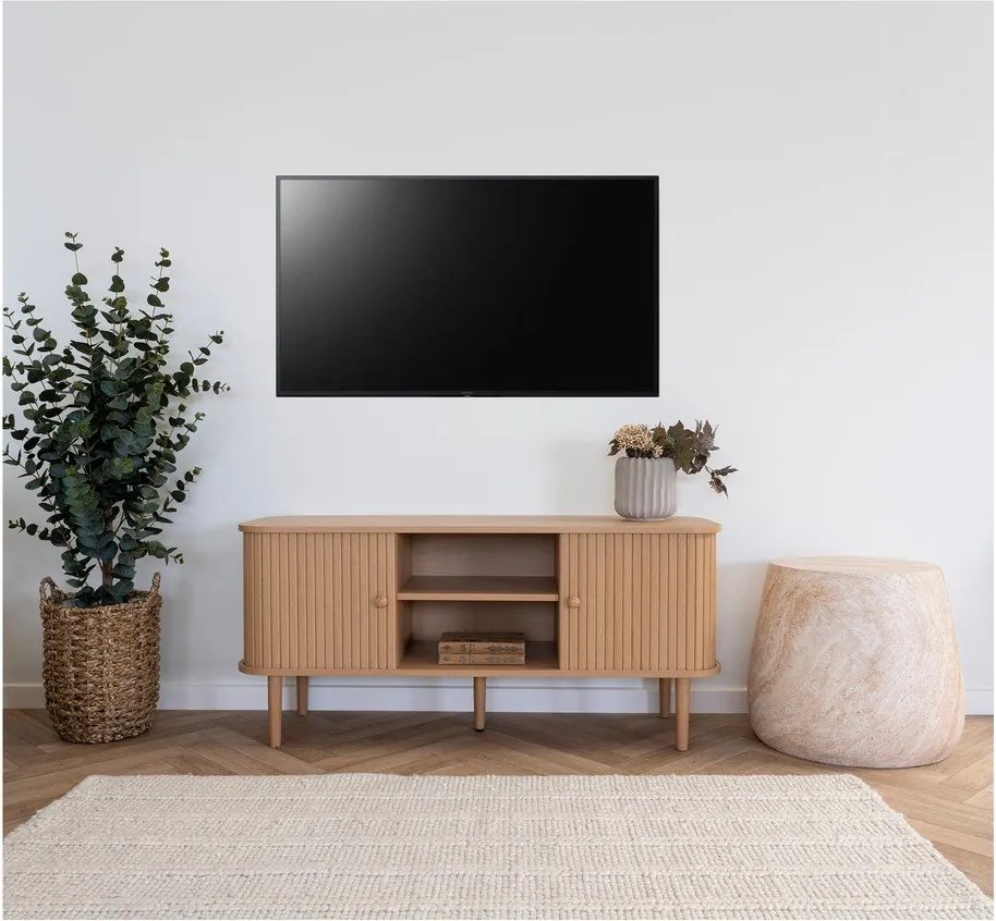 Comodă TV în culoare naturală cu aspect de lemn de pin 113x51,5x40 cm Nikko – House Nordic