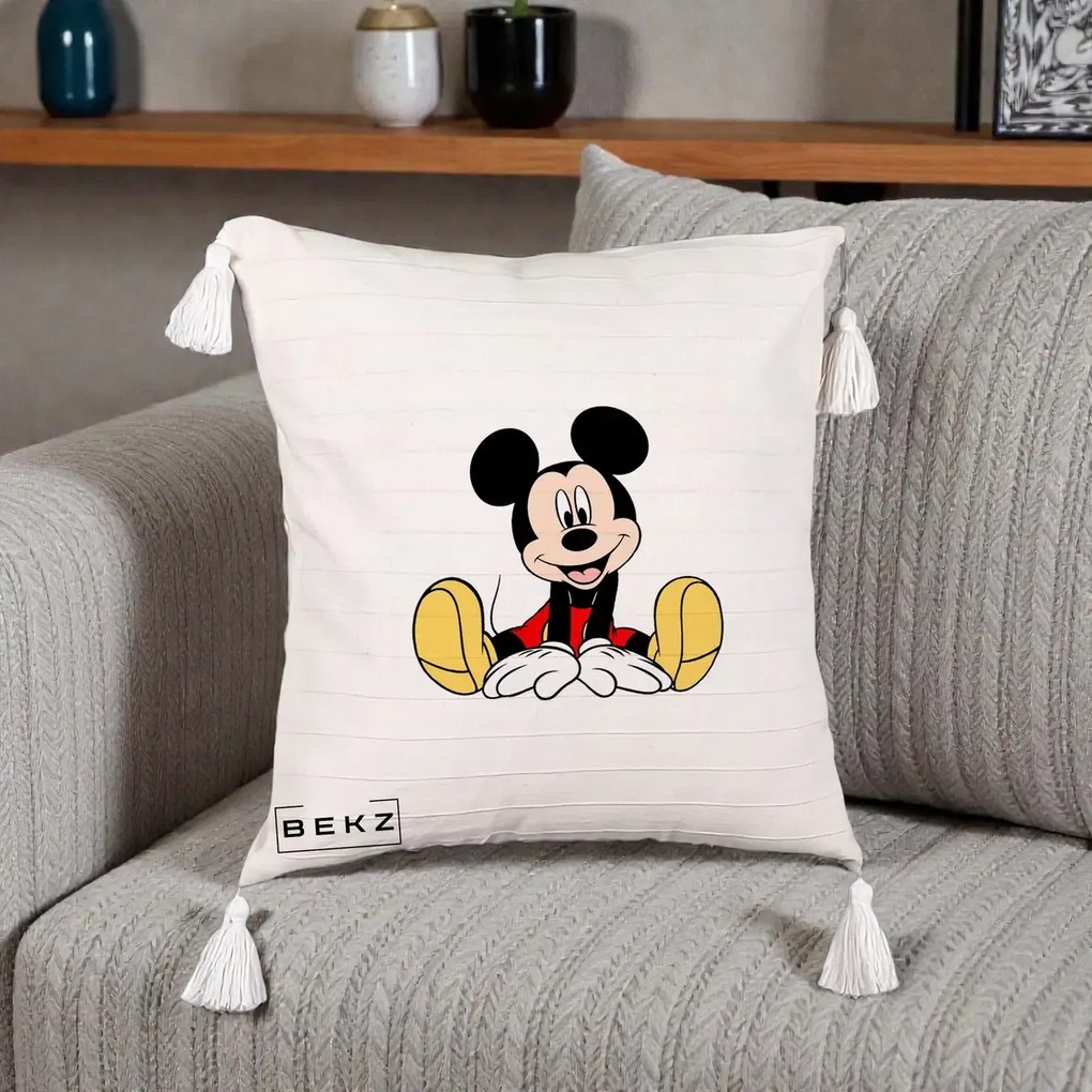 Perna Personalizata Mickey Mouse Relaxat, 40x40 cm, Bej cu Franjuri, Husa Detasabila, Perna Inclusa, BEKZ®