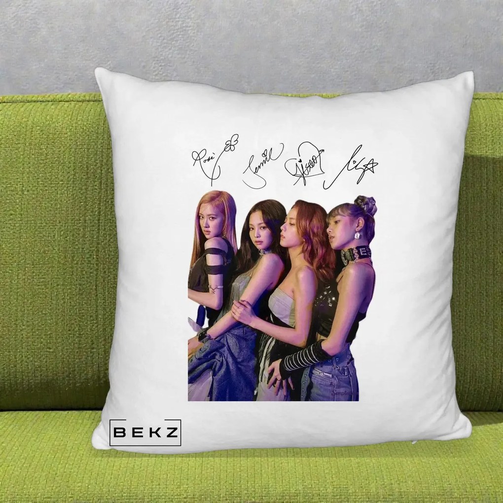Perna Personalizata K-pop BLACKPINK Fotografie Grup Autografe Deasupra, 40x40 cm, Alb Pufos, Husa Detasabila, Perna Inclusa, BEKZ®