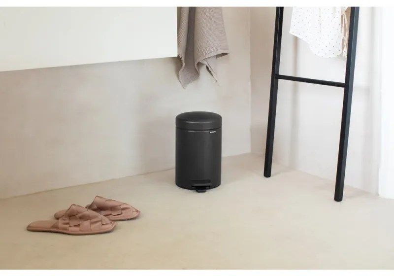 Cos de gunoi cu pedala Brabantia NewIcon 1001102, 3 L, Inchidere lina, Baza antiderapanta, Finisaj mineral, Gri inchis