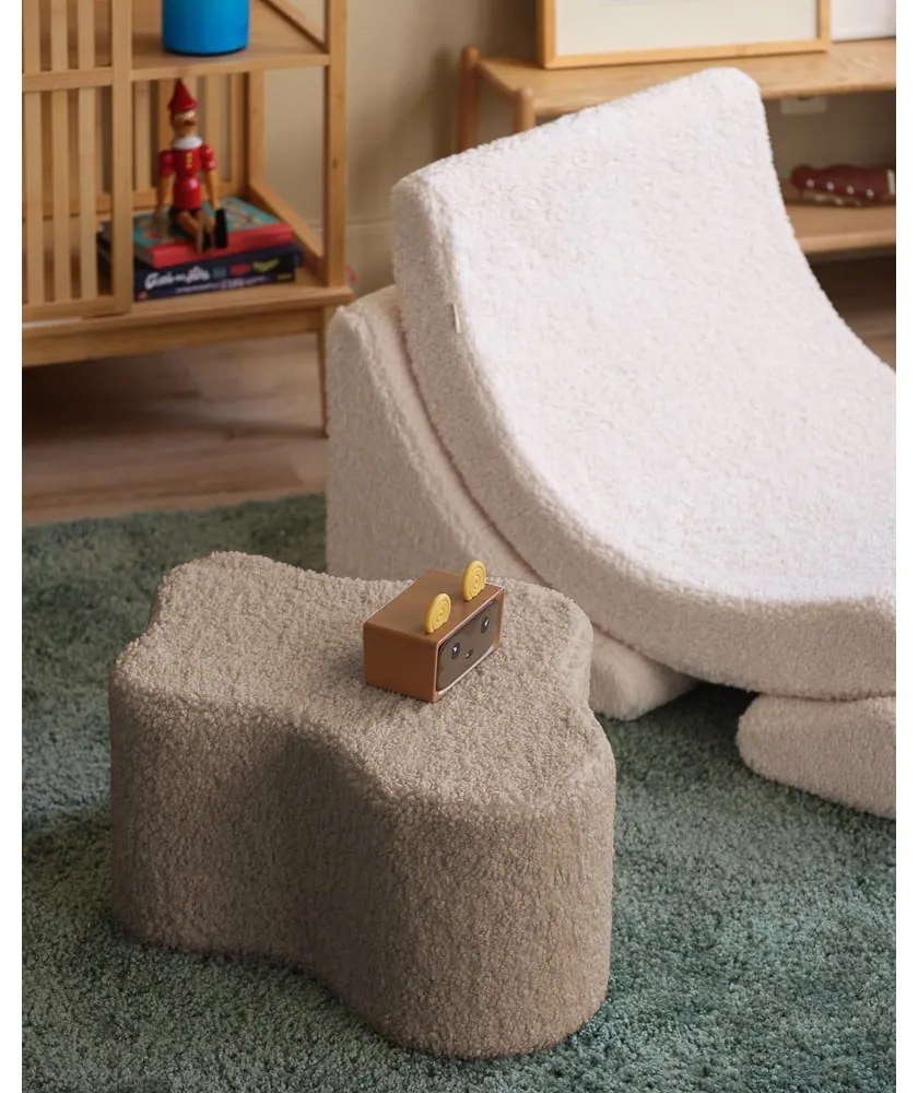 Puf de copii maro deschis cu tapițerie din țesătură bouclé Cloud – Wigiwama