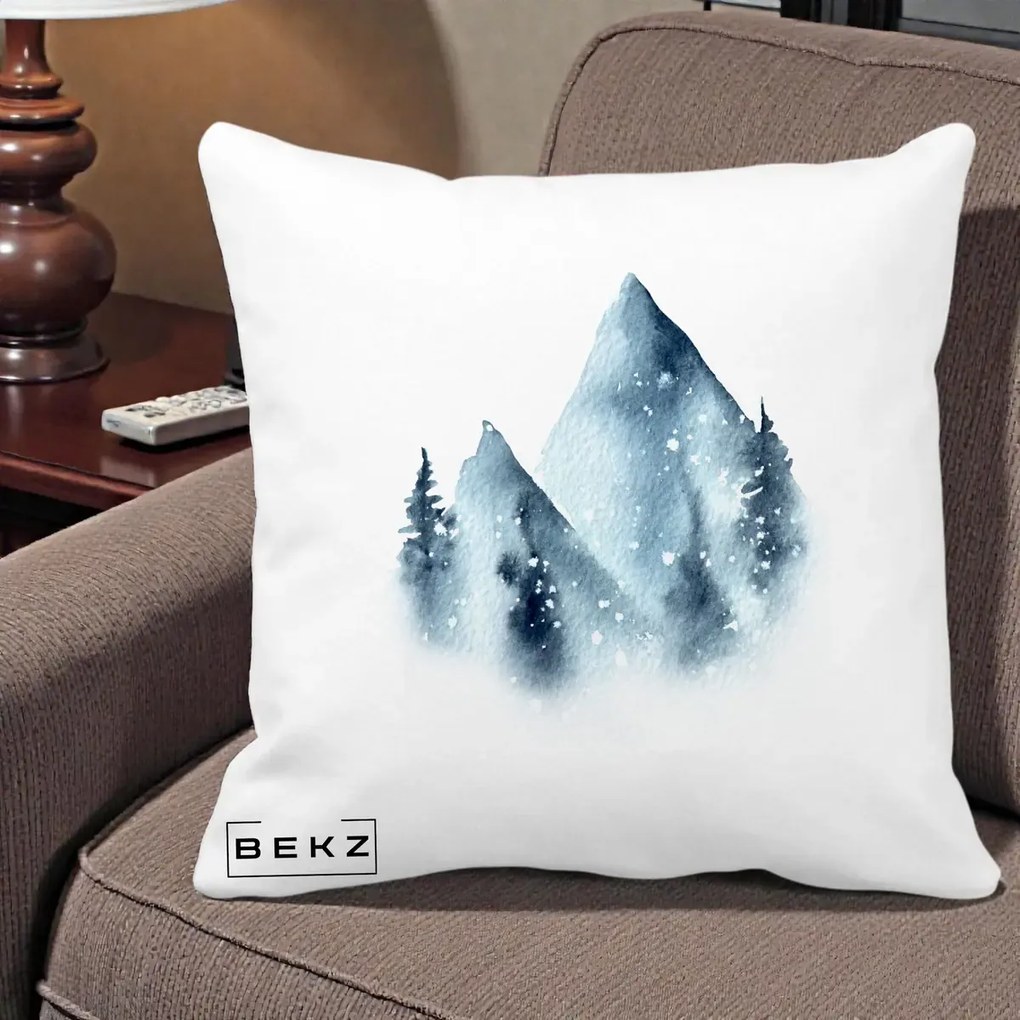 Perna Decorativa Munti Inzapeziti Acuarela Indigo, 40x40 cm, Alba Mata, Husa Detasabila, Perna Inclusa, BEKZ®