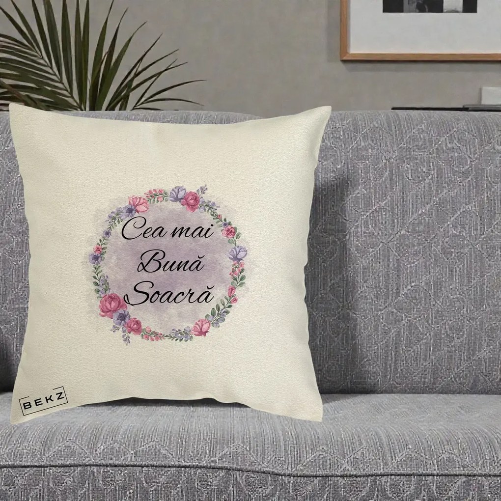 Cadou pentru Soacra - Perna Personalizata Cea mai Buna Soacra cu Coronita Flori Roz si Mov, 40x40 cm, Ecru, Husa Detasabila, Perna Inclusa, BEKZ®