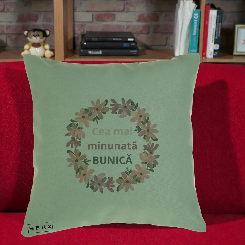 Cadou pentru Bunica - Perna Personalizata Cea Mai Minunata Bunica Coronita Flori Roz, 40x40 cm, Verde, Husa Detasabila, Perna Inclusa, BEKZ®