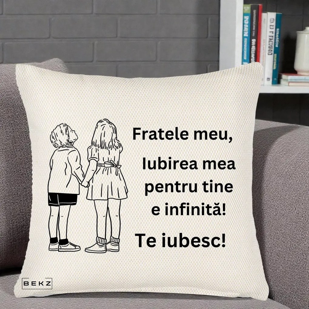 Cadou pentru Frate - Perna Personalizata Fratele Meu Te Iubesc Copii Tinand Maini Line Art, 40x40 cm, Crem Reliefat, Husa Detasabila, Perna Inclusa, BEKZ®