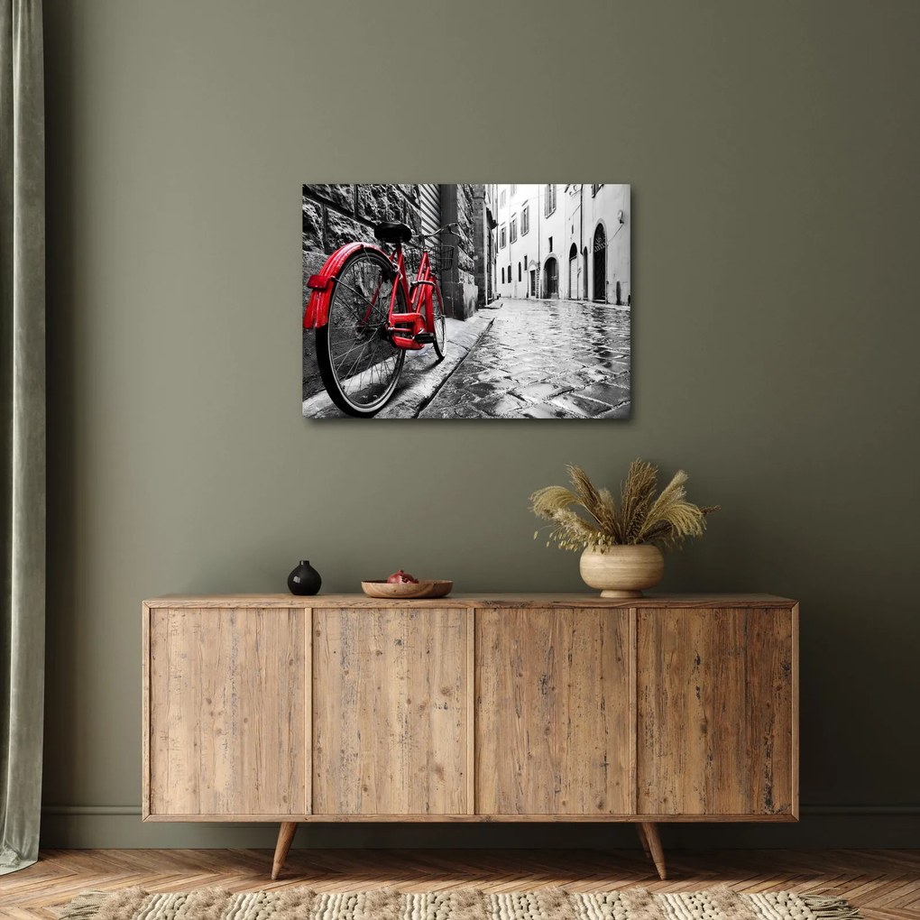 Tablou - Bicicleta roșie pe o stradă pavată (70x50 cm)